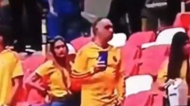Foto Carlos Pinedo apareció en el estadio Azteca y desató polémica en medio de la tensión por el orden público en Santa Marta.