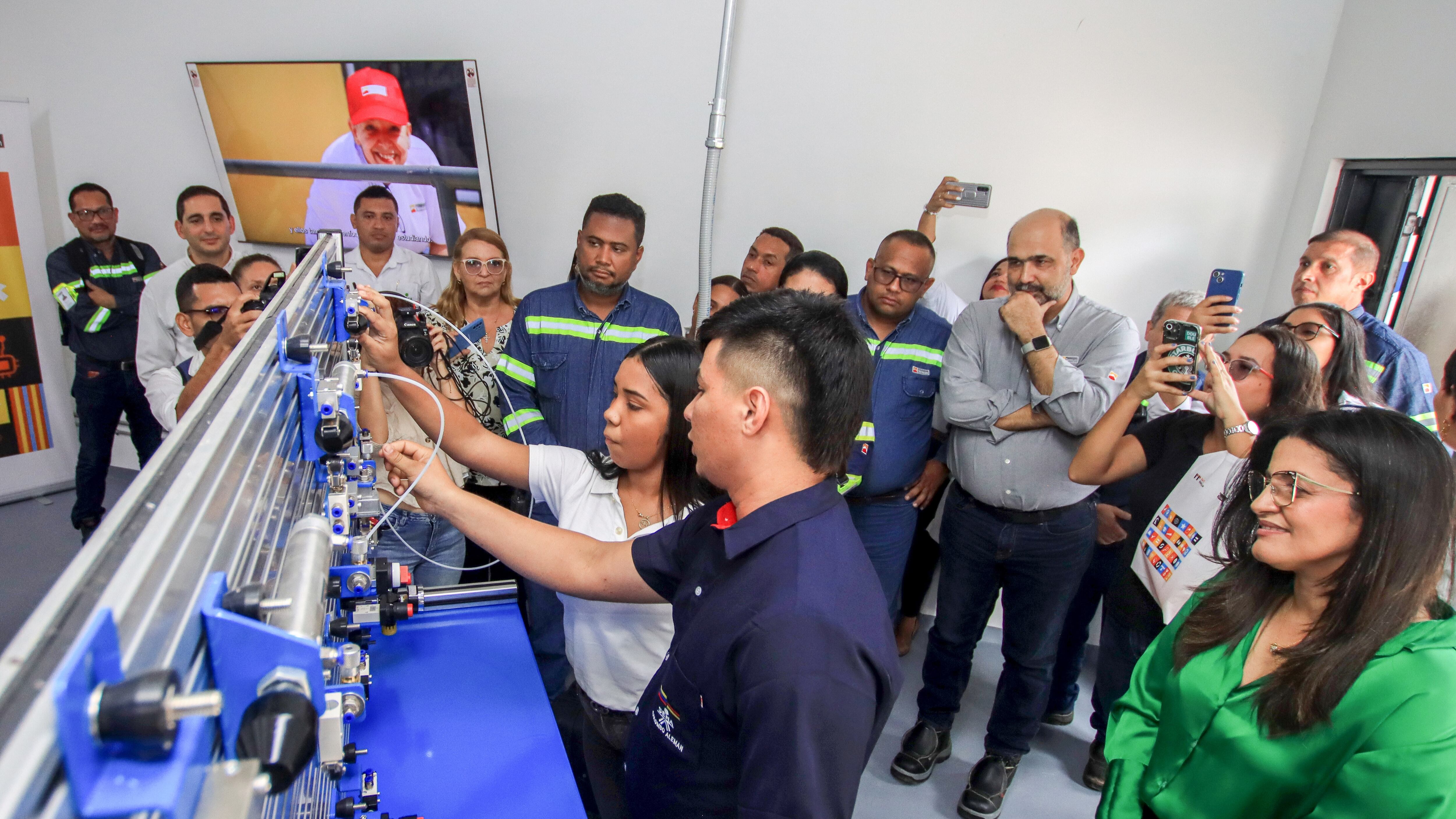 Empresa realiza millonaria inversión social y en educación para jóvenes en el Atlántico.