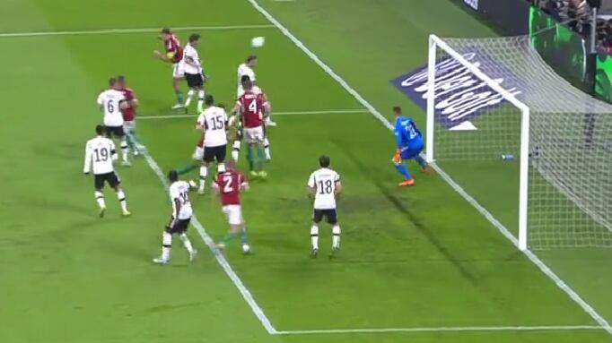 Golazo de Szalai para Hungría