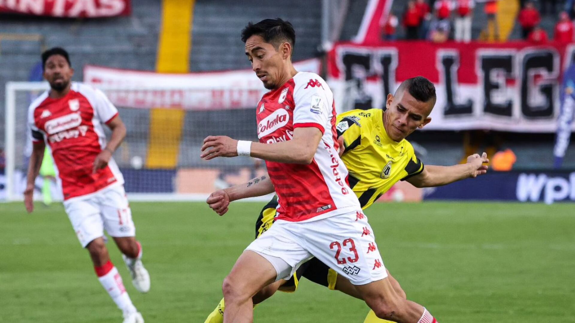 Jugador de Santa Fe se peleó con un hincha tras perder contra Alianza Petrolera