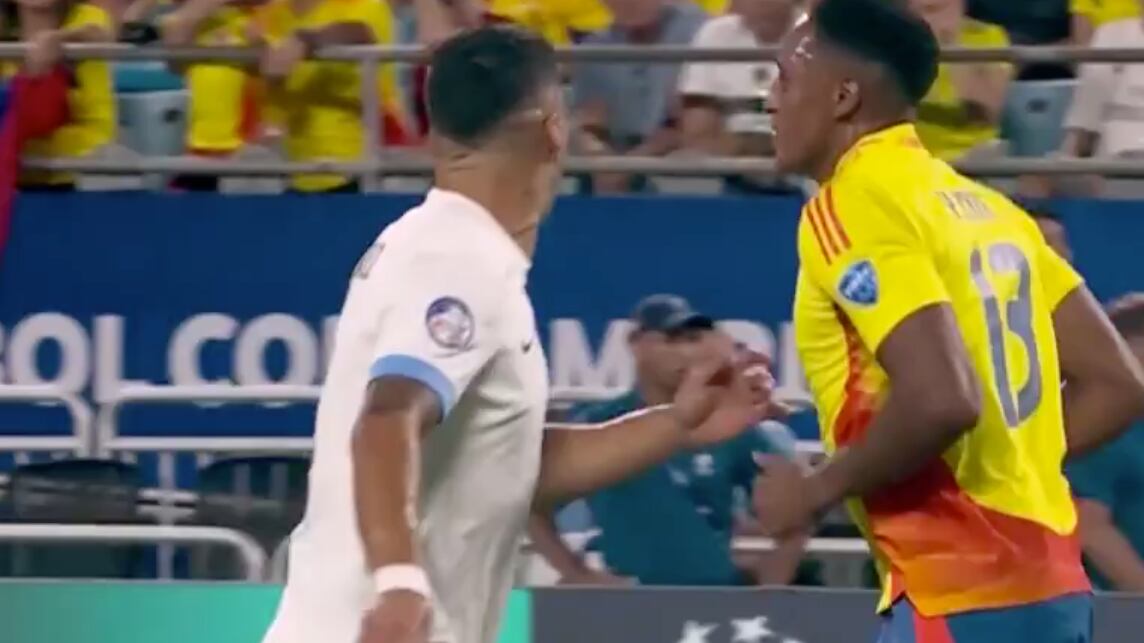 Yerry Mina y Luis Suárez se agarraron tras el partido de semifinal en la Copa América