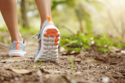 Caminar 8.500 pasos al día podría evitar el rebote tras una dieta
