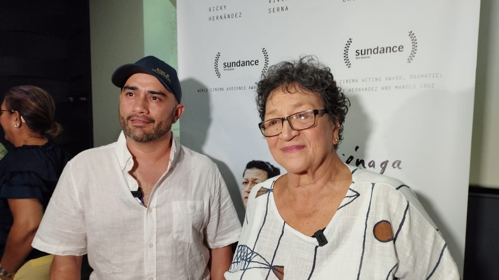 Foto de la actriz Vicky Hernández y el director de cine Manolo Cruz que llaman a llenar las salas de cine en Colombia en el estreno de ‘La Ciénaga’ en Barranquilla.