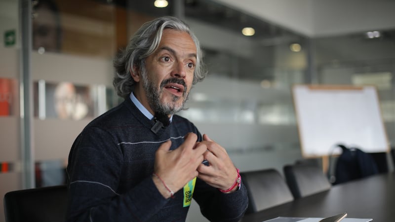 Juan Daniel Oviedo, candidato a la Alcaldía de Bogotá, ya se encuentra en su puesto de votación para ejercer su derecho