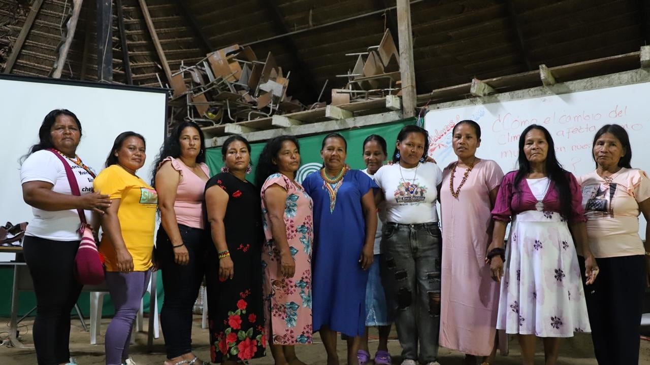 Foto mujeres indígenas lideran la conservación de la Amazonía en Solano con apoyo de TNC Colombia.