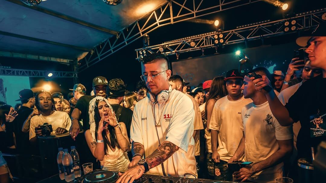 Foto de Dj que se salvó de morir en fiesta electrónica en Puerto Colombia.