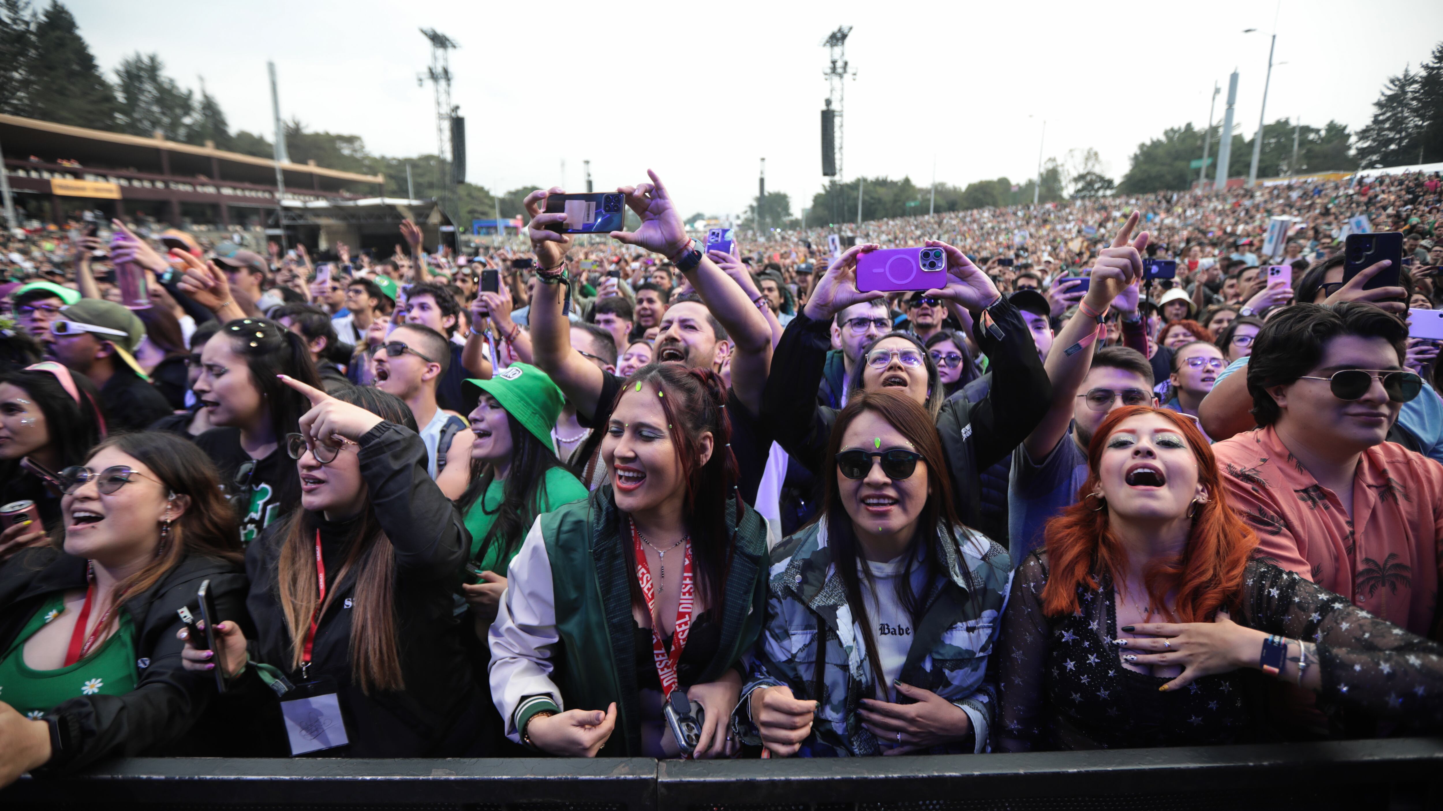 Asistentes al Festival Estéreo Picnic, en el Parque Simón Bolívar de Bogotá