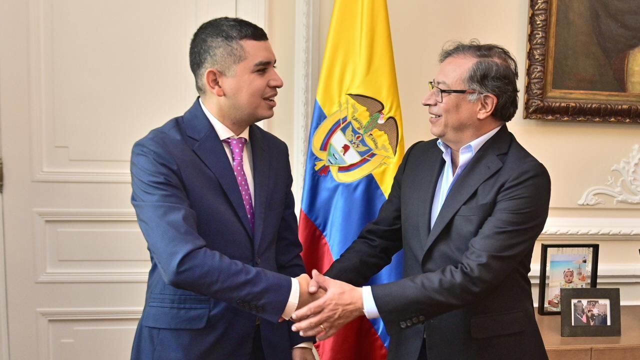 Gustavo Petro y el exministro Jonathan Malagón