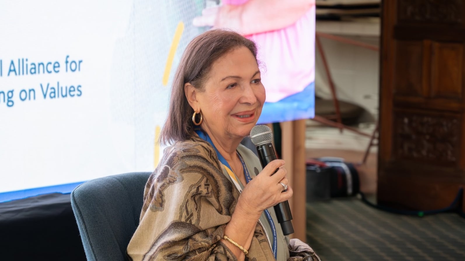 Foto Leonor Melo de Velasco revela cómo el Banco Mundo Mujer transforma la vida de mujeres con educación financiera en Colombia.