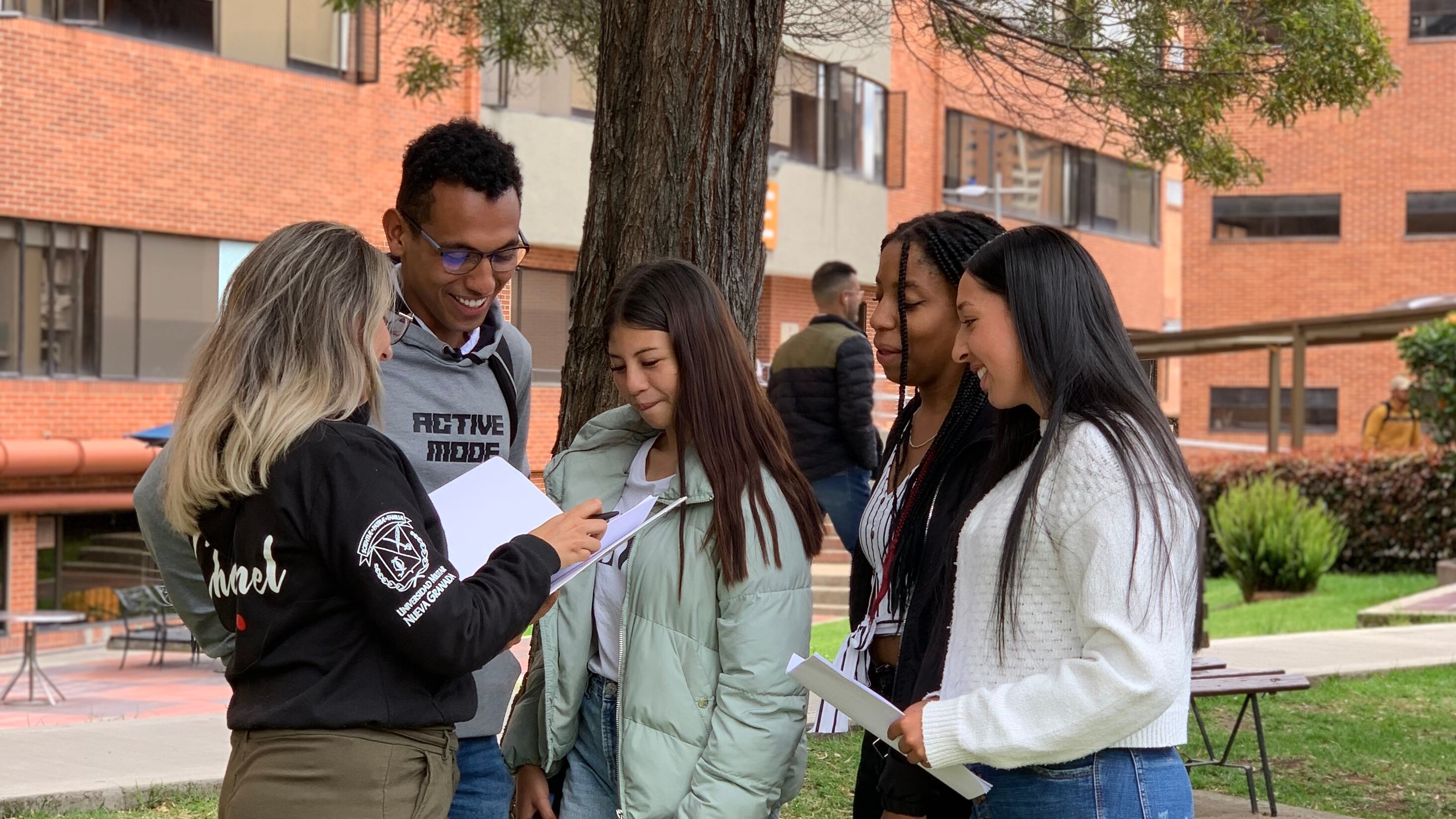 Estudia en la Universidad Militar