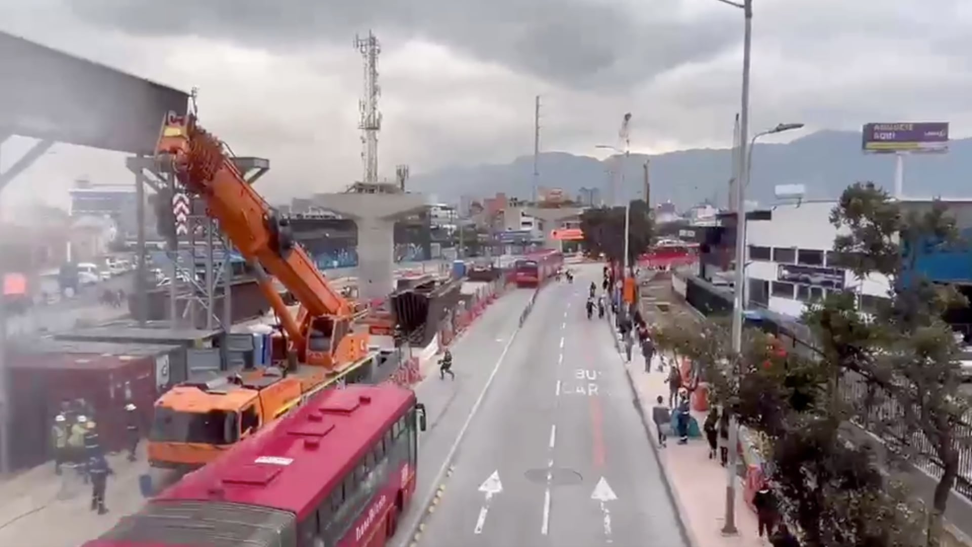 Enfrentamientos entre trabajadores de la empresa Metro de Bogotá con la Fuerza Pública.
