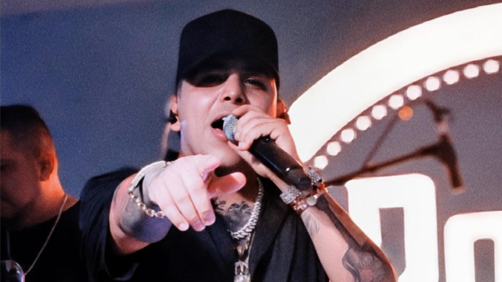 Chicho Castro presenta 'Cabrón Yo Puedo'