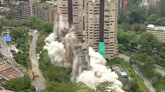 Implosión del edificio Continental Towers.