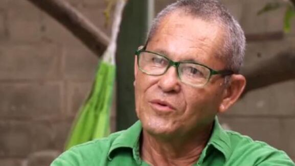 Pavimentó todo el municipio menos la calle de su ex