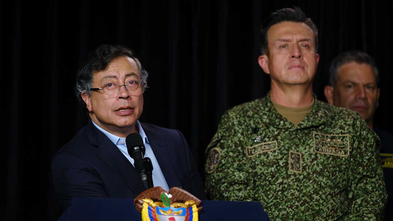 Empresa que realiza el mantenimiento del helicóptero presidencial, suspendió sus servicios por inclusión de Petro en la Lista Clinton.