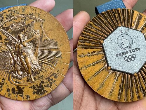 Nadadores franceses denuncian deplorable estado de sus medallas obtenidas en París 2024