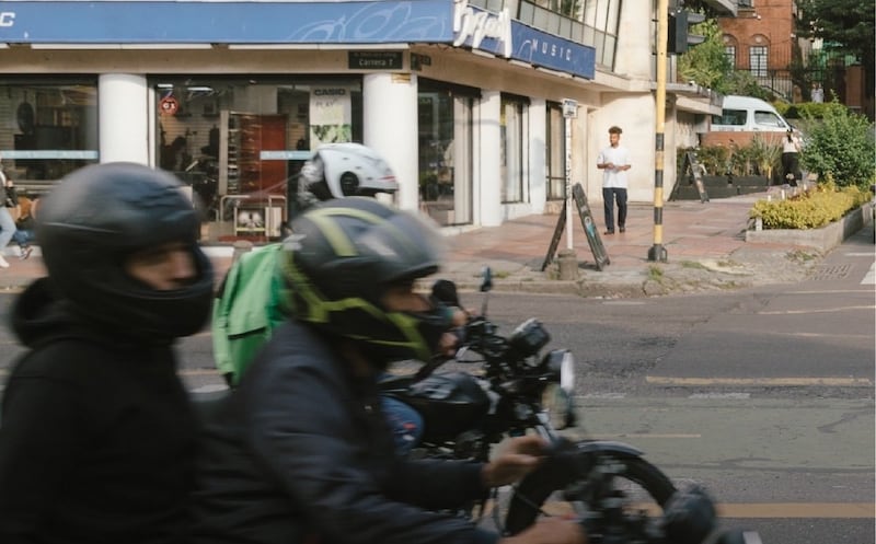 Foto de personas en moto en el marco de las protestas de moteros por Halloween en Bogotá.