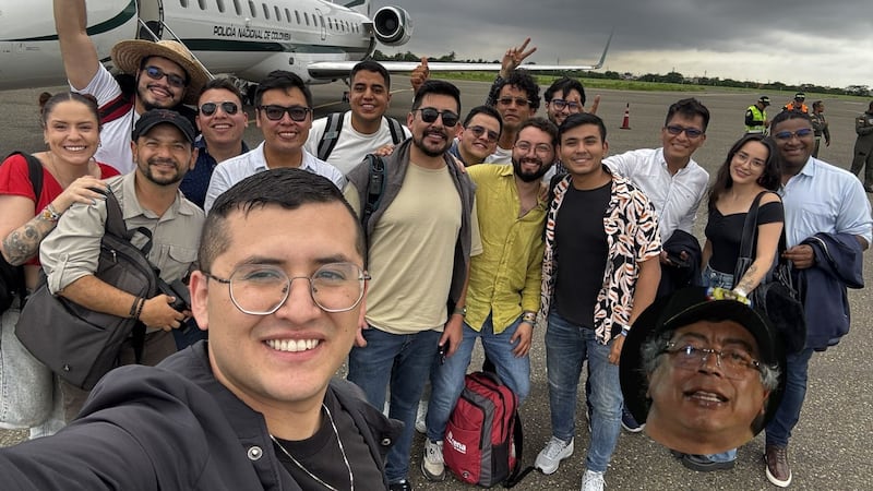 ¿Bodegueros o periodistas? El uso de avión policial por influencers de Petro desata polémica en redes sociales