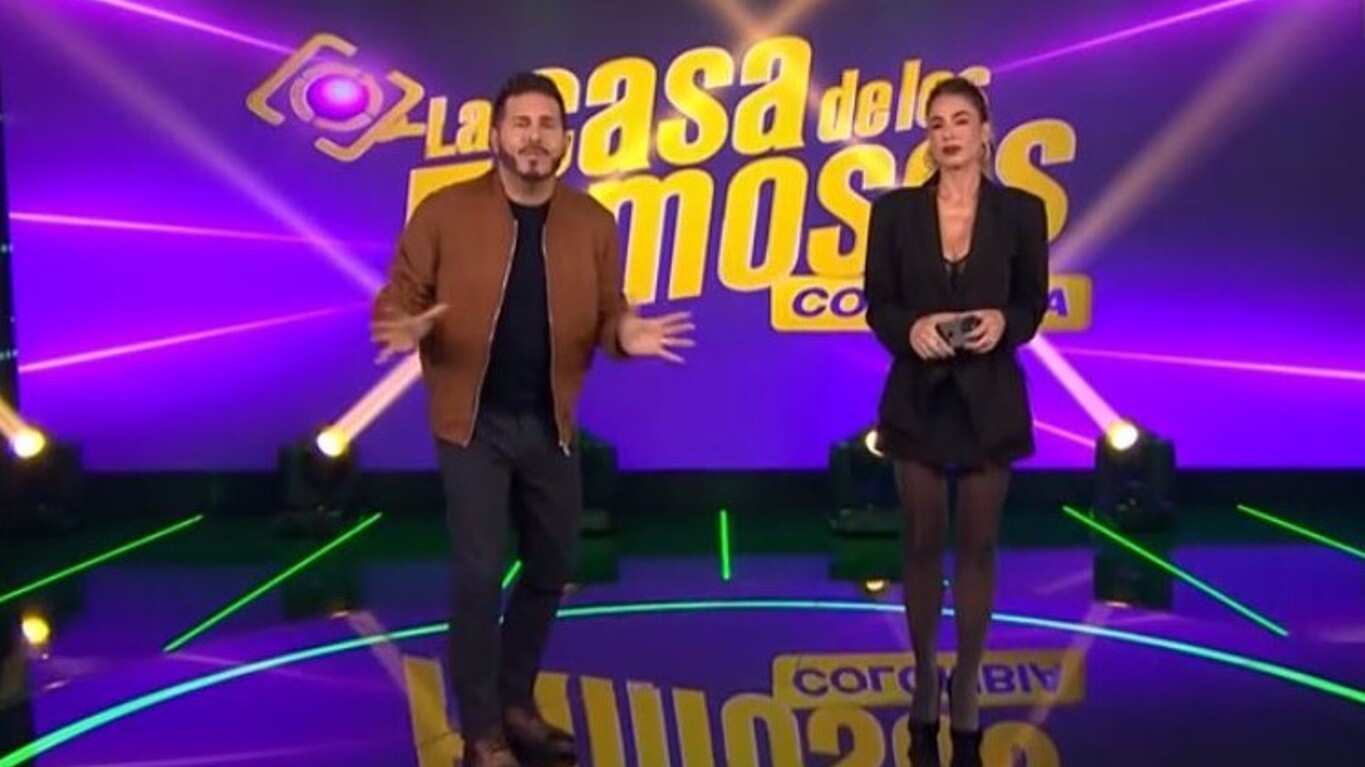Los presentadores Marcelo Cezán y Carla Giraldo iniciaron la gala desmintiendo una información sobre ‘La Casa de los Famosos’ que circula en redes.