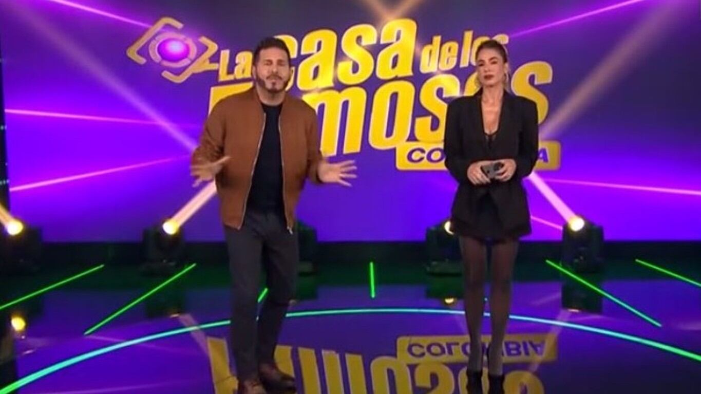Los presentadores Marcelo Cezán y Carla Giraldo iniciaron la gala desmintiendo una información sobre ‘La Casa de los Famosos’ que circula en redes.