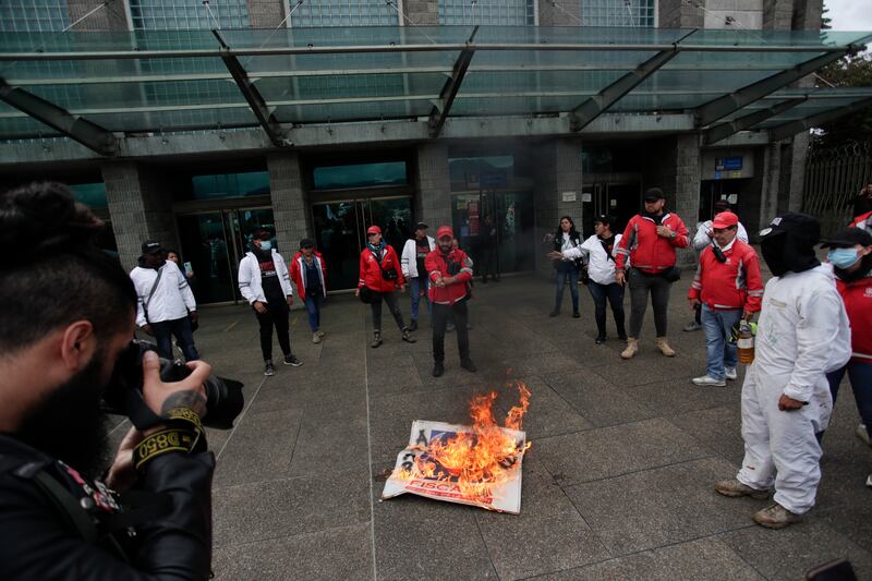 Manifestación de integrantes de la Primera Línea exigiendo la liberación de los presos políticos.