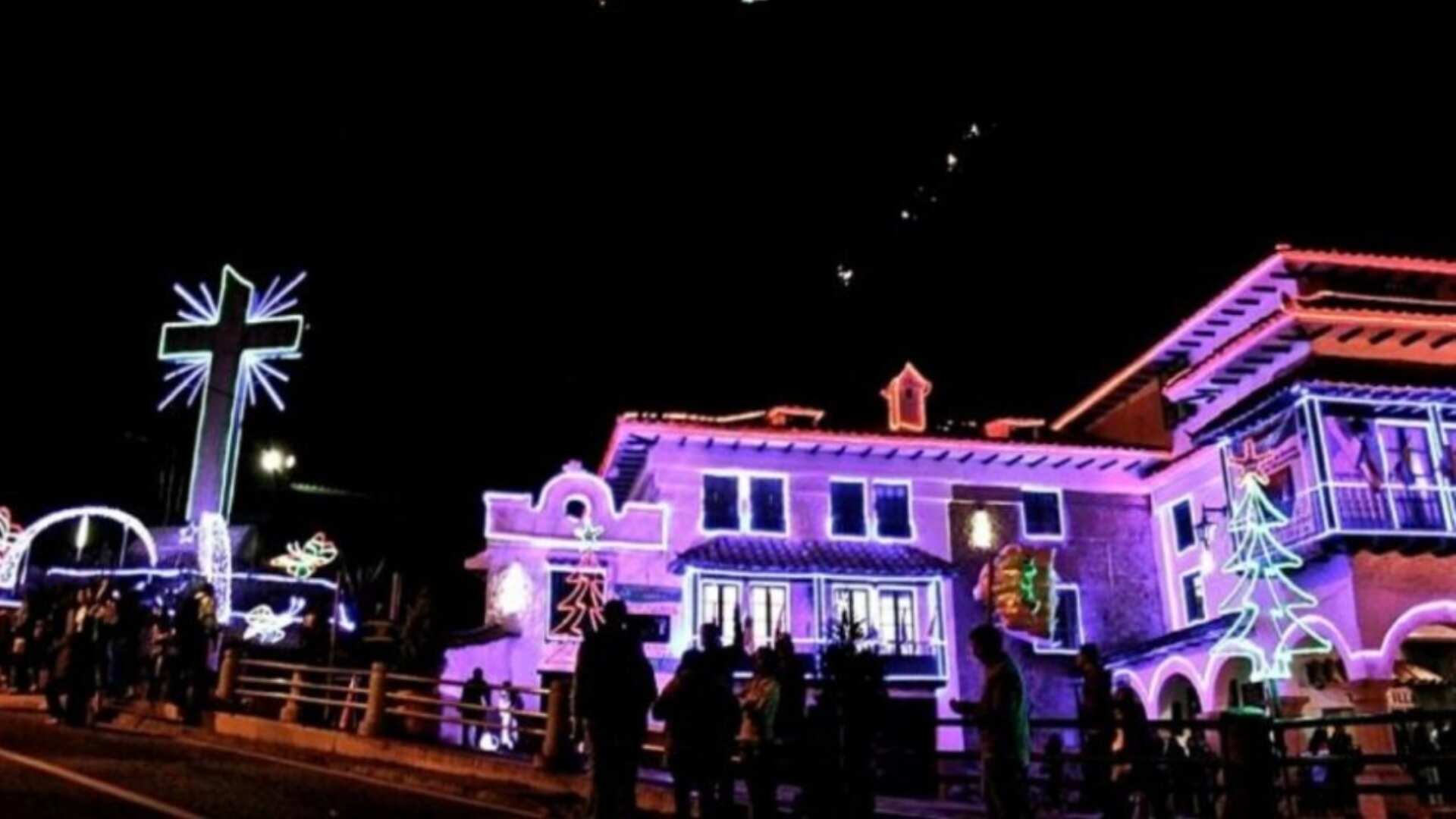 Suba, pero sin su novio: Monserrate ya se sumó a la Navidad y en estos horarios podrá conocer el alumbrado