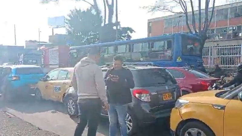 Video: choque múltiple entre camiones, taxis y automóviles genera caos vehicular en la localidad Antonio Nariño