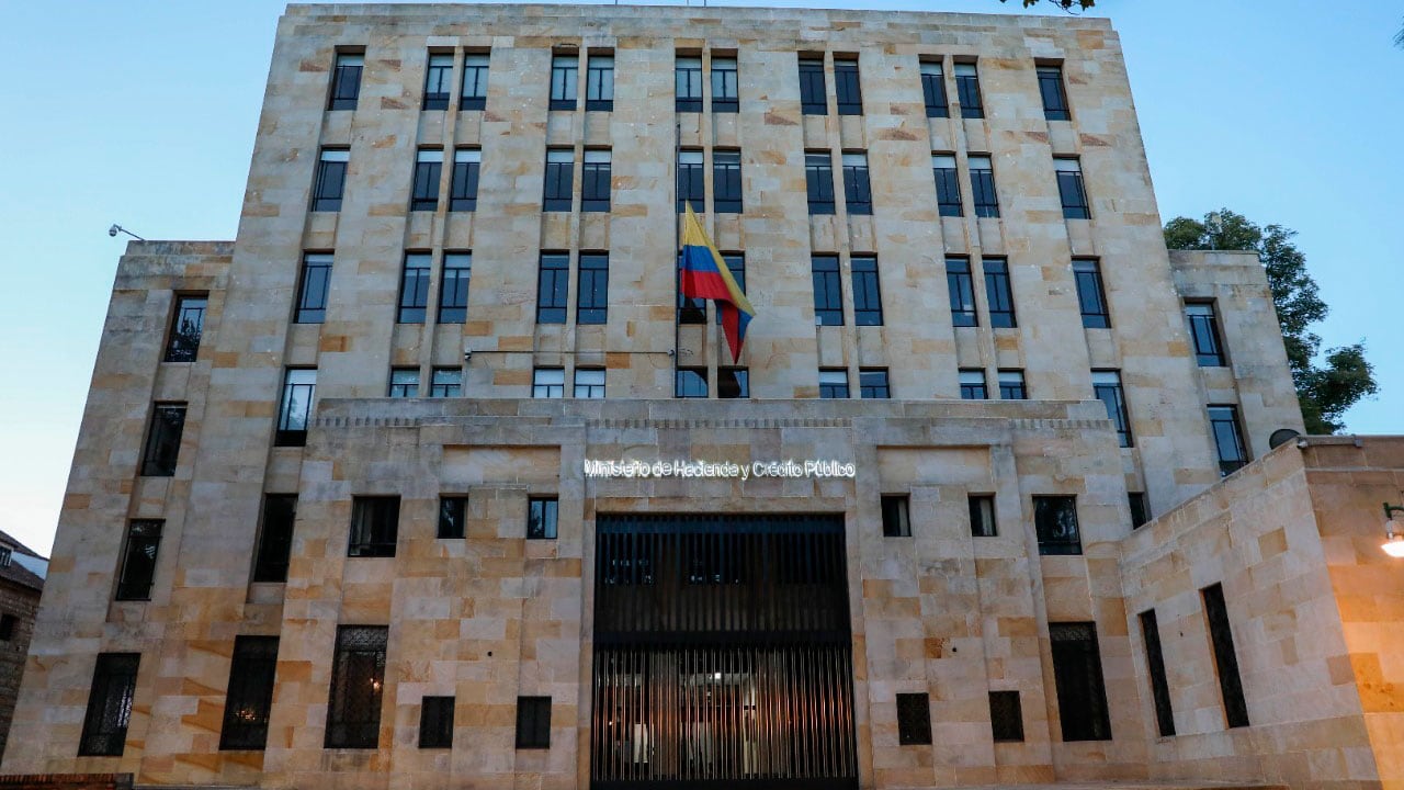 Ministerio de Hacienda subastó hoy $6 billones de TES en denominación pesos (COP), la transacción más grande de la historia