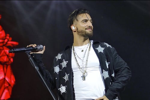 Descubren a estudiante doble de Maluma en México