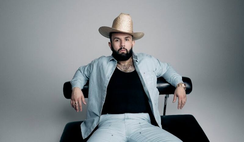 Carin León llega a Colombia con su presentación más grande en el Estadio El Campín