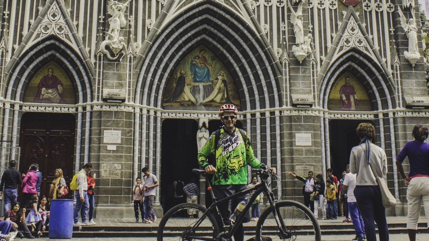 El ciclista había arrancado del sitio del accidente minutos antes y vio cómo ocurrió la explosión de camión de gas.