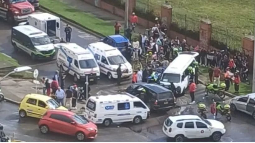 Fuerte accidente de ruta escolar en el norte de Bogotá terminó con cinco niños heridos