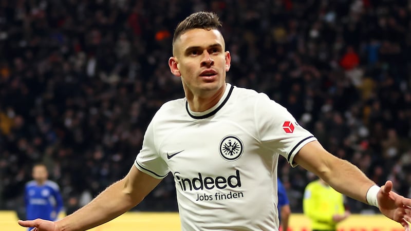 Santos Borré se ‘abrirá' del Frankfurt dejando un buen billete y otro colombiano lo reemplazaría