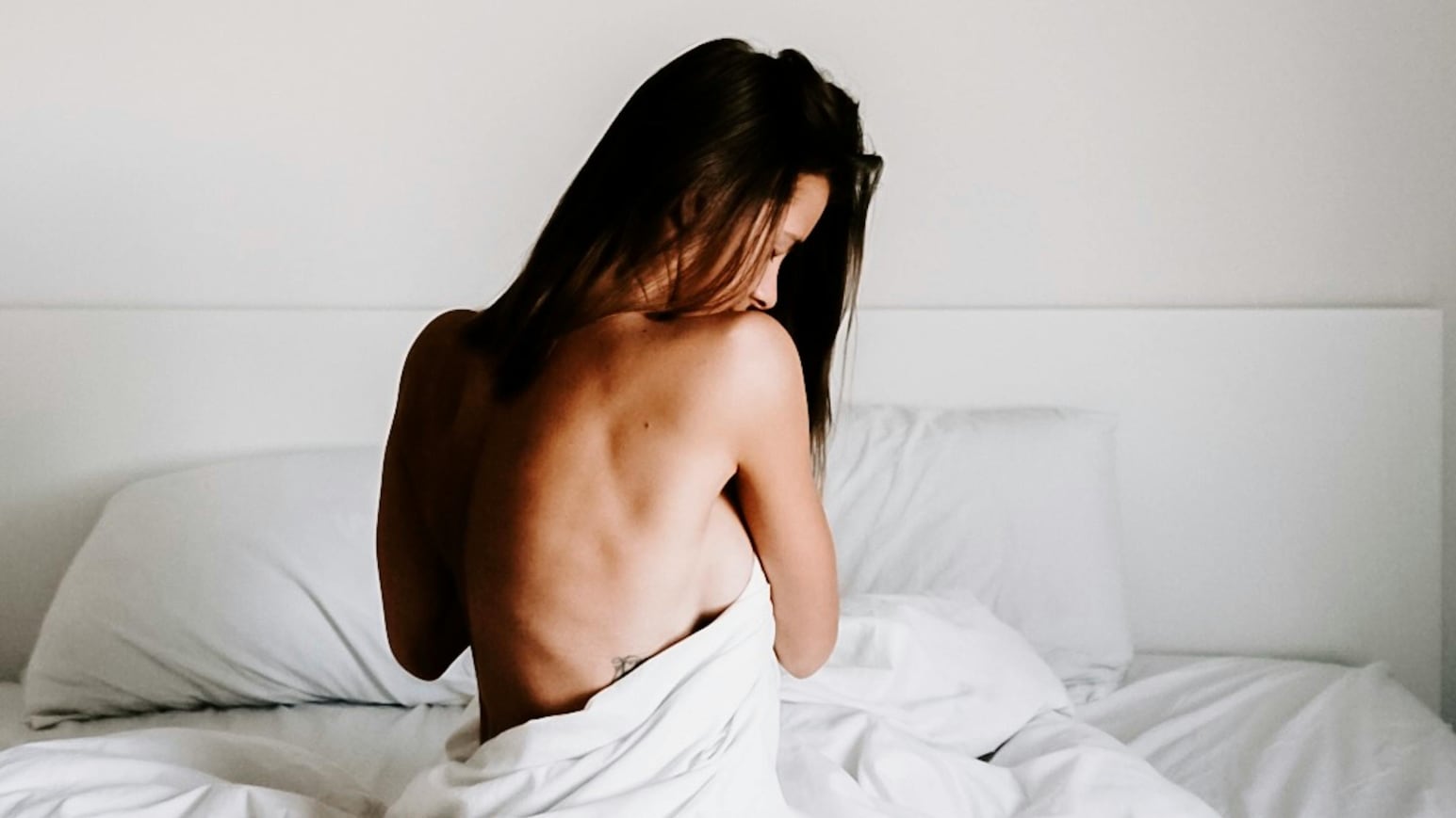 Por qué fingir orgasmos puede afectar tu relación