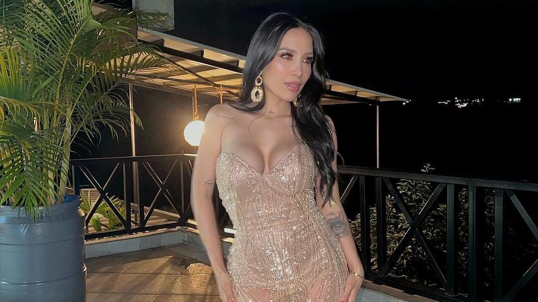 A Luisa Fernanda W le comentaron que fue una exageración la cantidad de los implantes en sus senos.