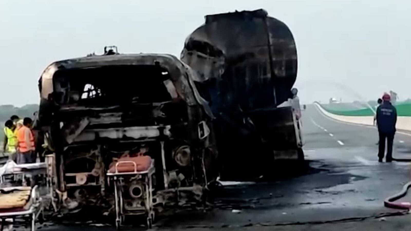 Conductor de camión se queda dormido y causa tragedia en Pakistán