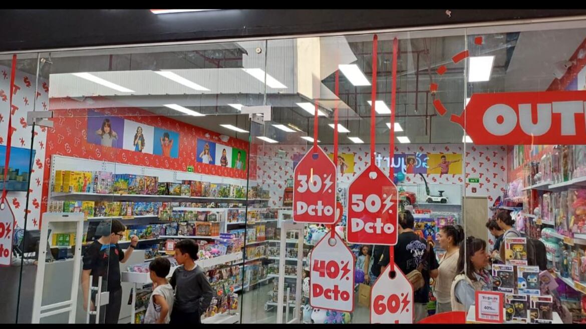 Adelante los regalos de diciembre; tienda de juguetes tiene promociones de más del 60%