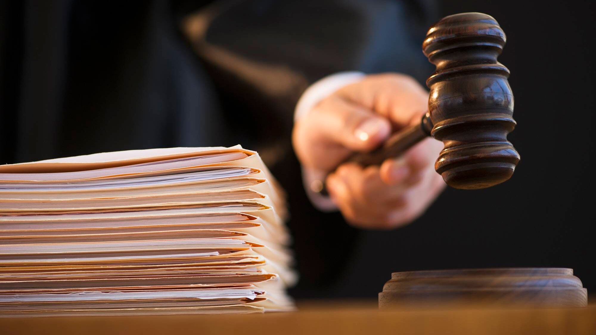 Sujeto condenado por violación y asesinato dijo sentirse mujer para reducir su condena