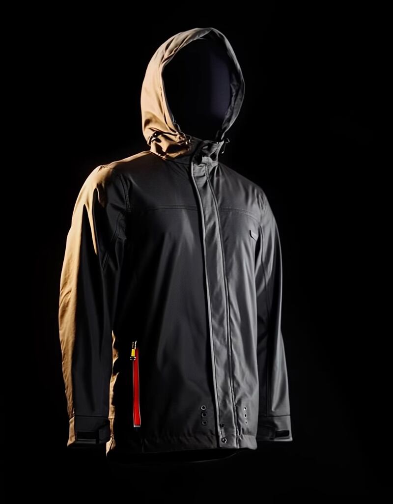 En vísperas del regreso del piloto a la Fórmula 1, presentan prendas de edición especial que conectan con su historia, con su afición y con las carreras de autos, en alianza con Maja Sportswear. Foto: Sergio Pérez.