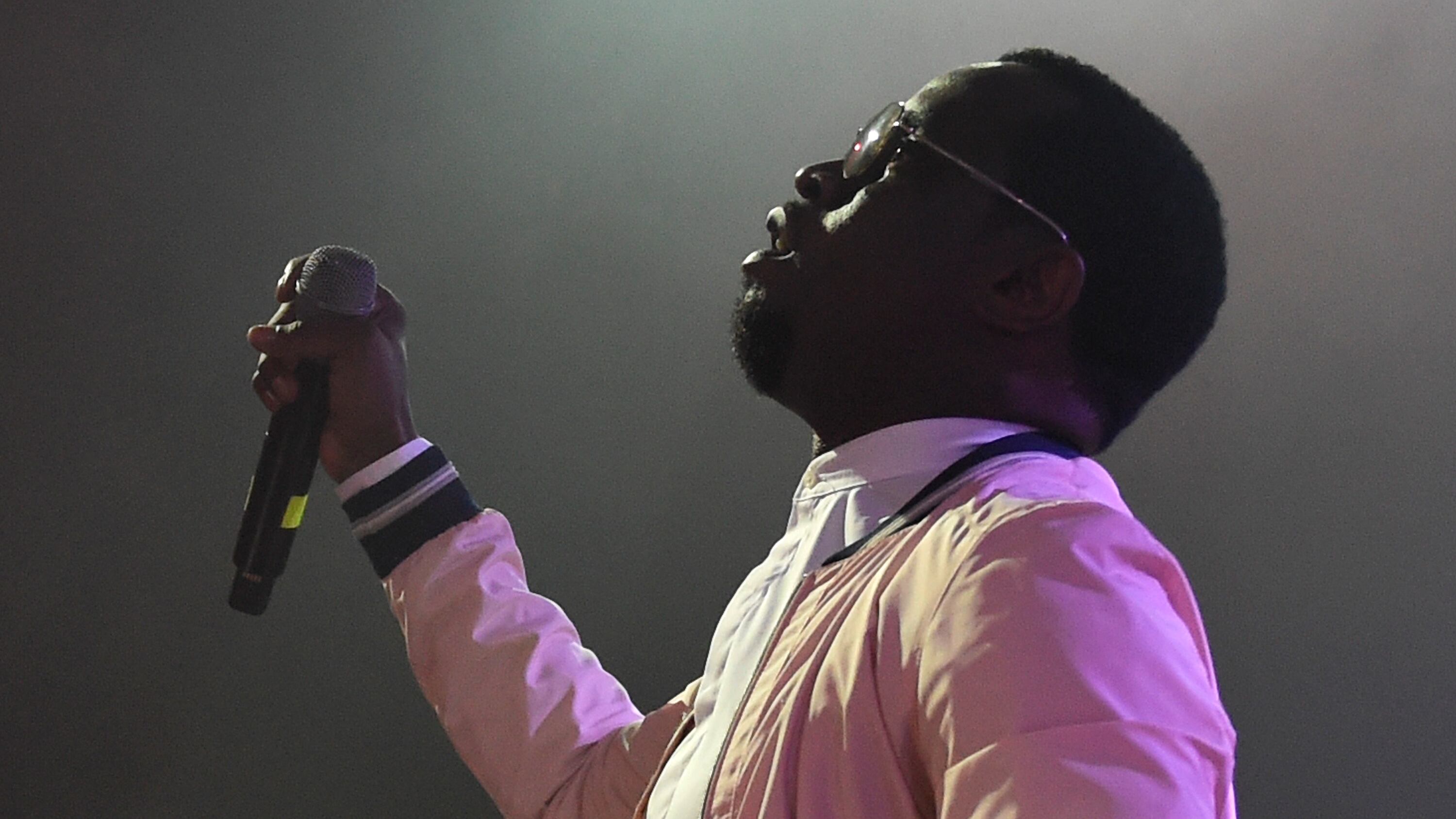 No pinta bien el futuro del cantante y productor