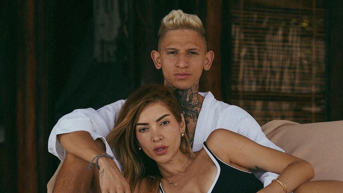 'La Liendra' y Dani Duke posando en Tulum, México