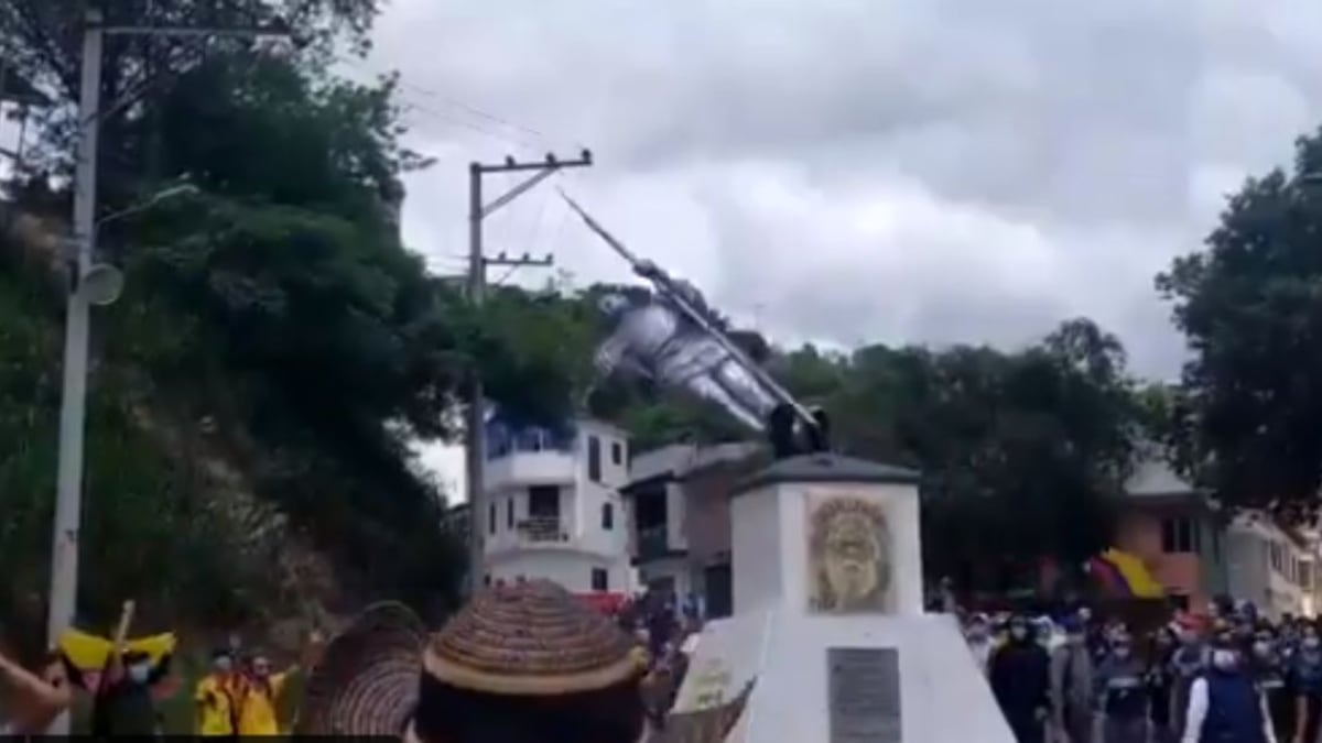 Derriban la estatua de Francisco Fernández de Contreras en Ocaña, Norte de Santander