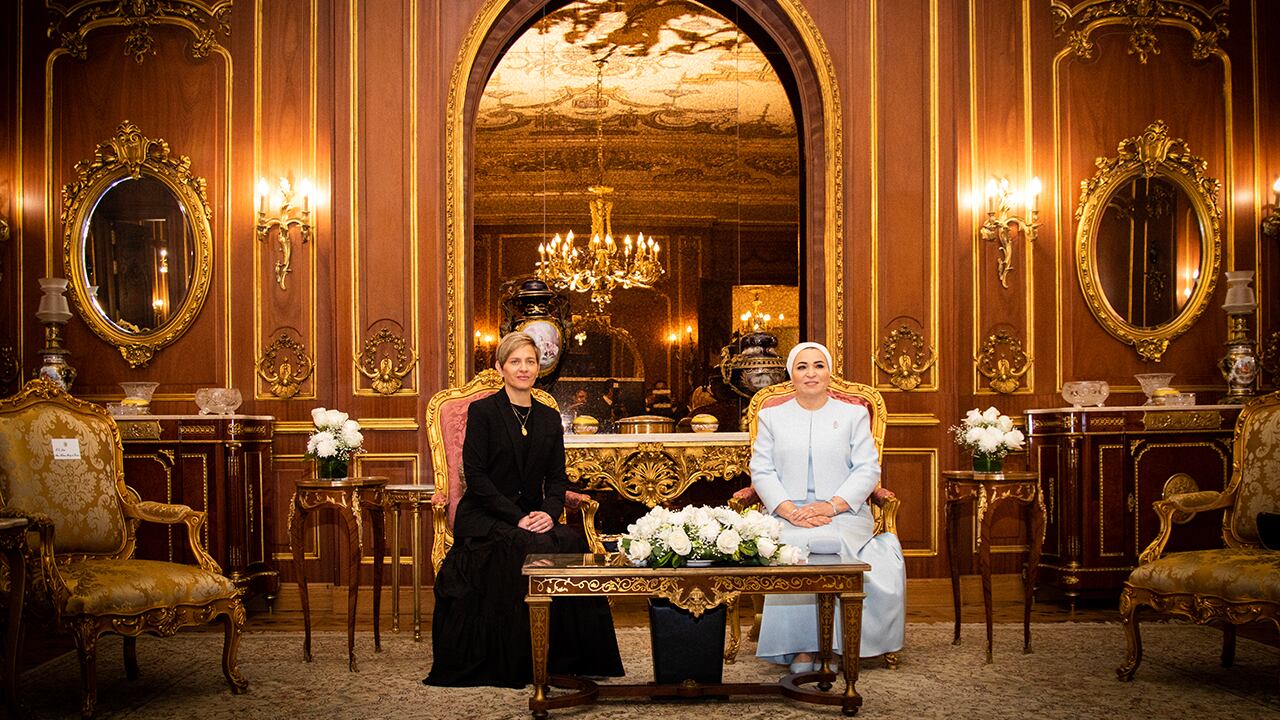 Primera dama de la Nación, Verónica Alcocer en su visita a Egipto.