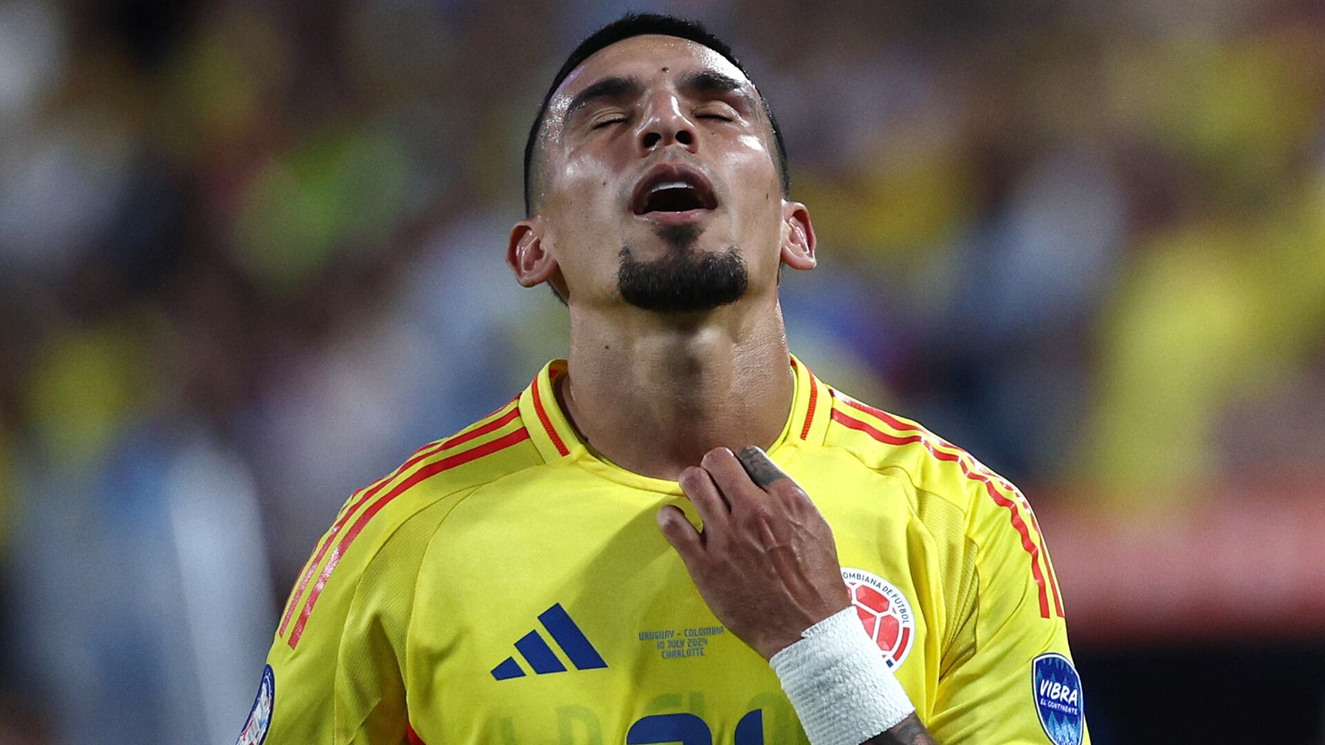 Daniel Muñoz puso la cara ante la expulsión que lo saca de la Copa América