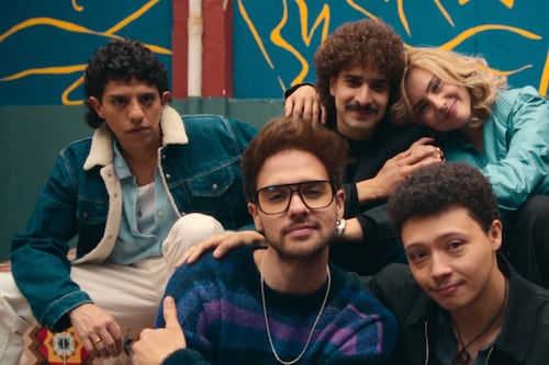 ‘La primera vez’ se acerca a los 80: un vestuario genuino para una época frenética