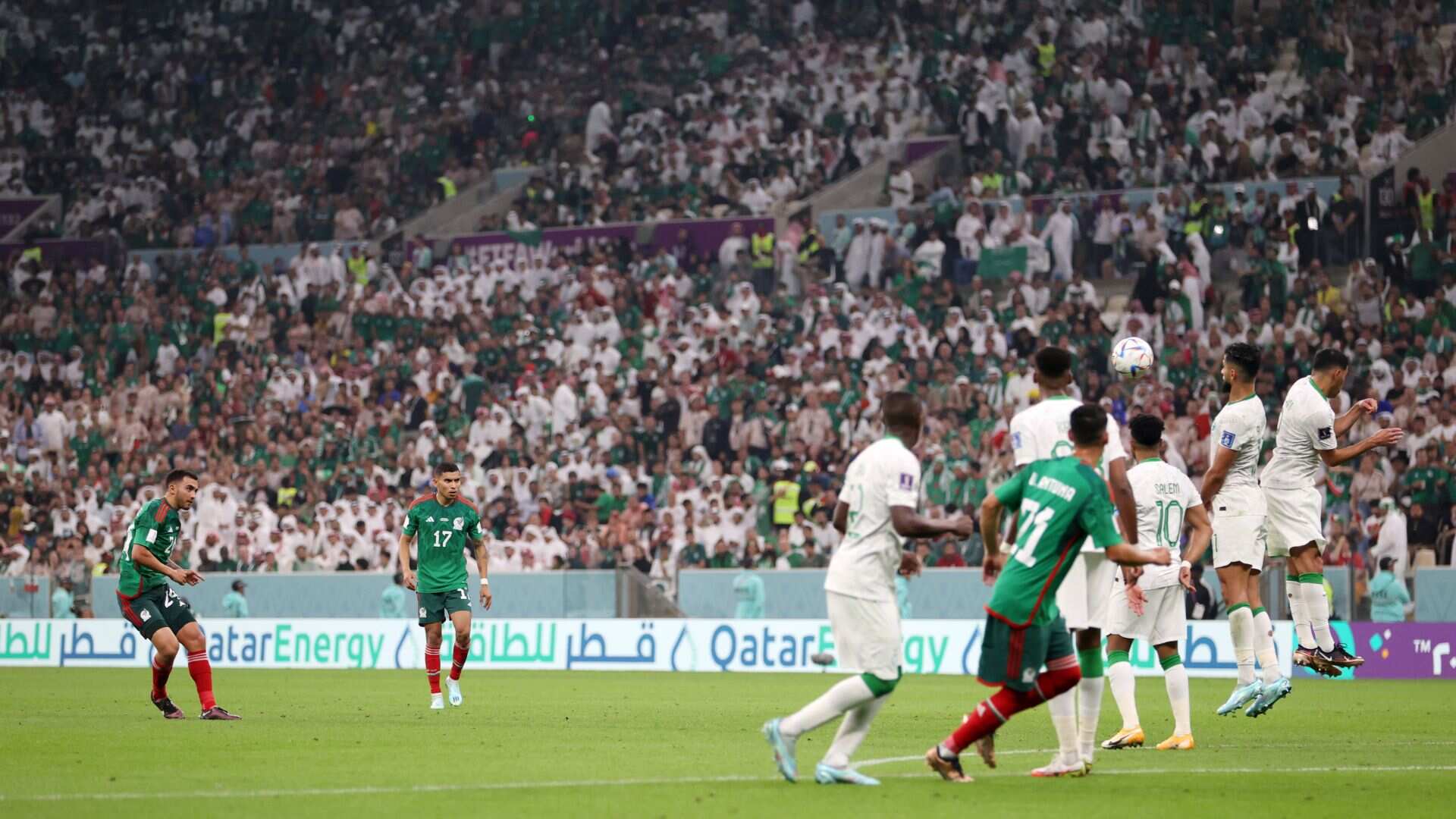 Gol de Luis Chávez ante Arabia Saudita.