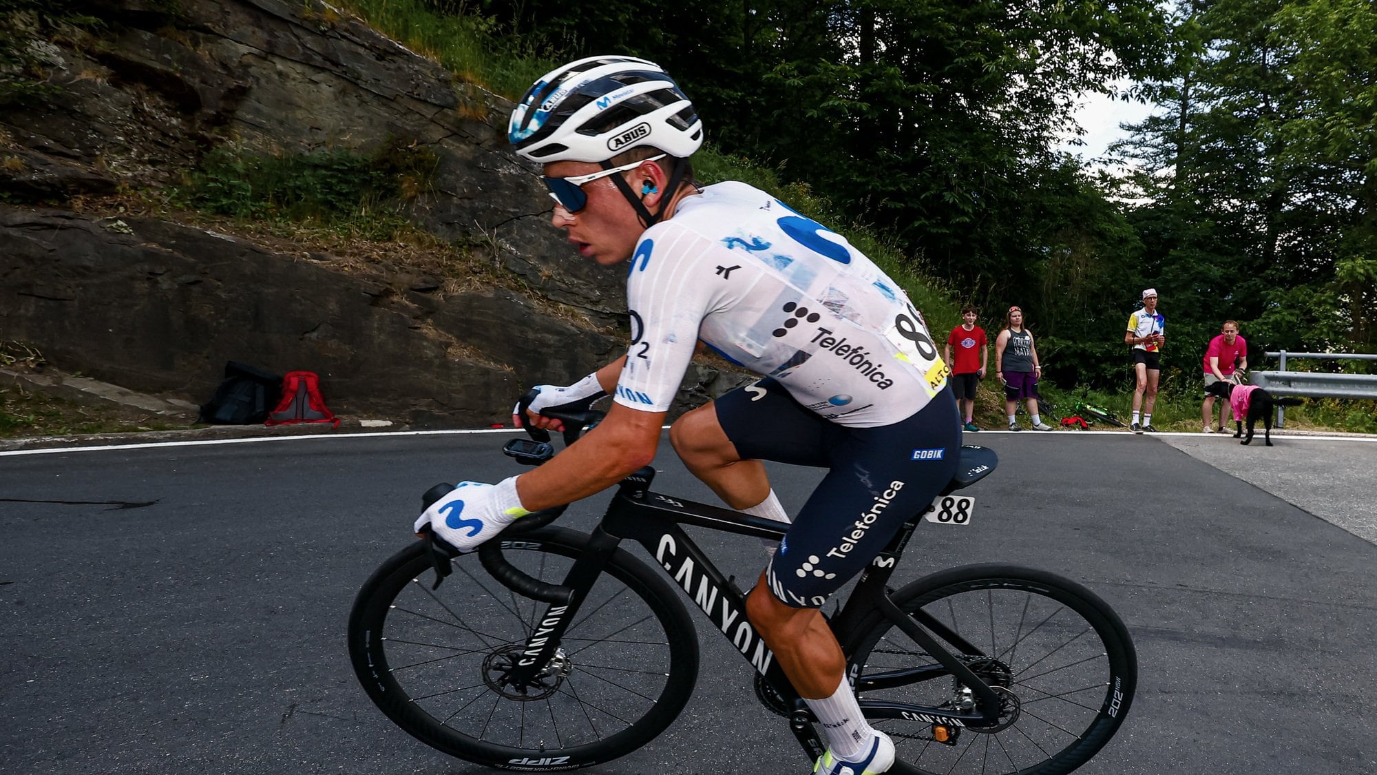El colombiano Einer Rubio ganó la etapa 17 del Giro de Italia con gran dominio en la montaña