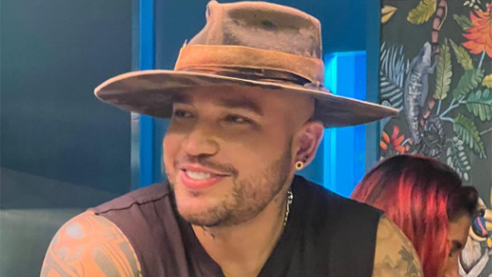 Jessi Uribe es criticado por grotesco gesto.