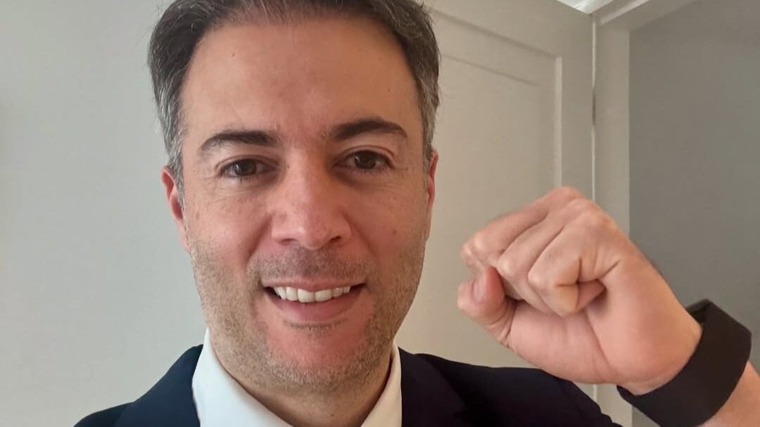 El exalcalde de Medellín y candidato presidencial creía que iba a morir y gracias a ChatGPT dio con la enfermedad que lo hizo perder demasiado peso.