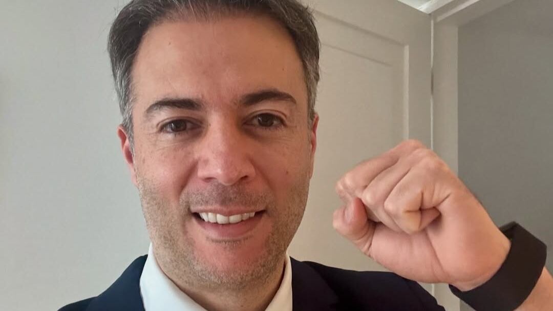 El exalcalde de Medellín y candidato presidencial creía que iba a morir y gracias a ChatGPT dio con la enfermedad que lo hizo perder demasiado peso.